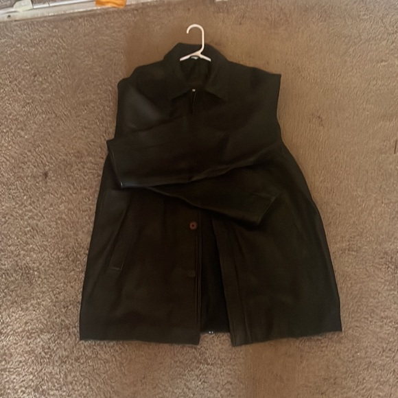 Black leatherjacket. Interior pockets and all buttons in great condition - Picture 2 of 3